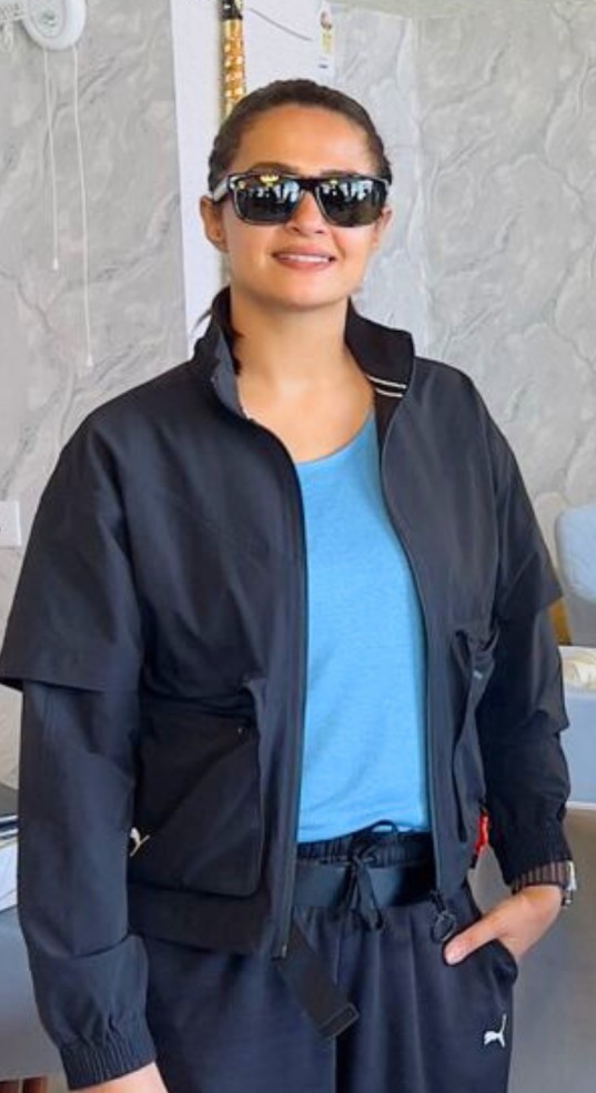 SURVEEN CHAWLA (BOLLYWOOD ACTRESS)