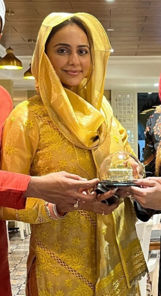 RAKULPREET SINGH (BOLLYWOOD ACTRESS)