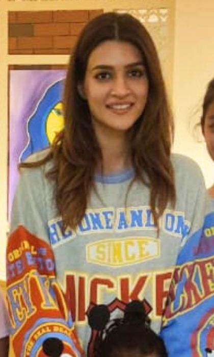 KRITI SANON (BOLLYWOOD ACTRESS)