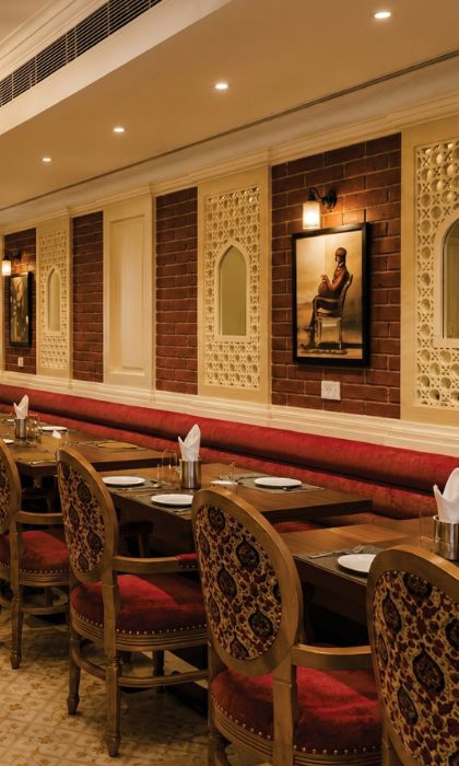 CASUAL DINING